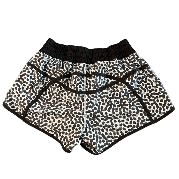 LULULEMON WOMENS ATHLETIC TRACKER III ACE SPOT SHORTS SIZE 6 - Picture 2 of 10